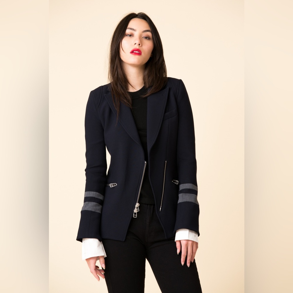 EUC Beautiful navy Veronica Beard Blazer! Size 10